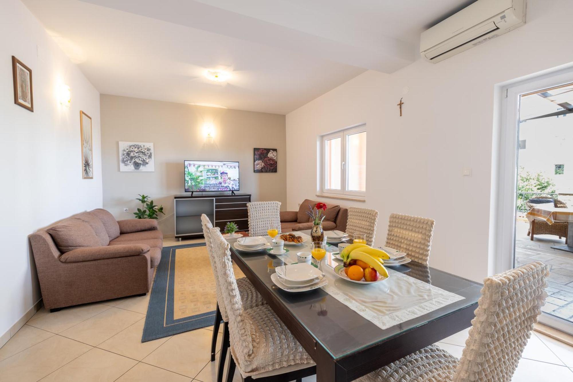 Apartment For 5 Makarska Exterior photo